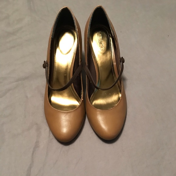 Pumps - Picture 2 of 3